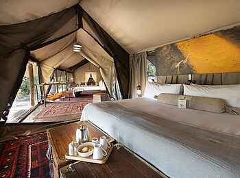 Selinda Explorers Camp: Family Tent Blick hinein