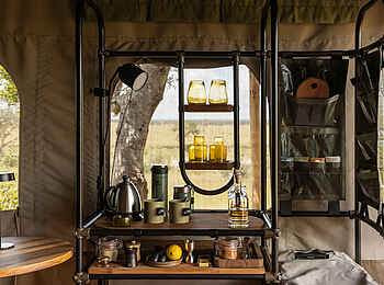 Singita Mara River Tented Camp: Die Anrichte Singita Mara River Tented Camp: Die Anrichte