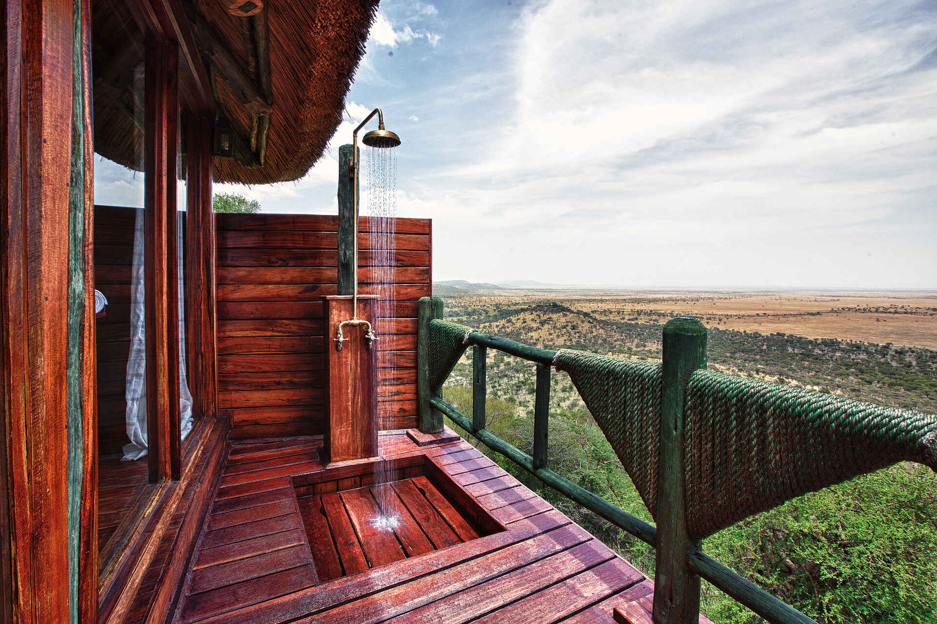 Mbali Mbali Lodges, Serengeti, Soroi Serengeti Lodge, Gästebad, Außendusche, Blick, Gästechalet, Afrikarma, Afrikarma Safaris, Afrikarma Safaris - Wildnis. Hautnah., Afrikarma.de
