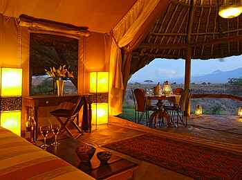 Tortilis Camp: Abendstimmung im Family Tent Tortilis Camp: Abendstimmung im Family Tent