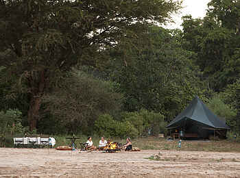 Wayo Manyara Green Camp: Gästezelt am Flussufer
