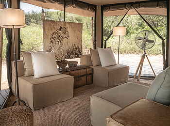 Legendary Mila Tented Camp: Sessel mit Kissen