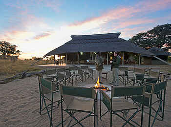 Camp Hwange: Die Boma am Morgen