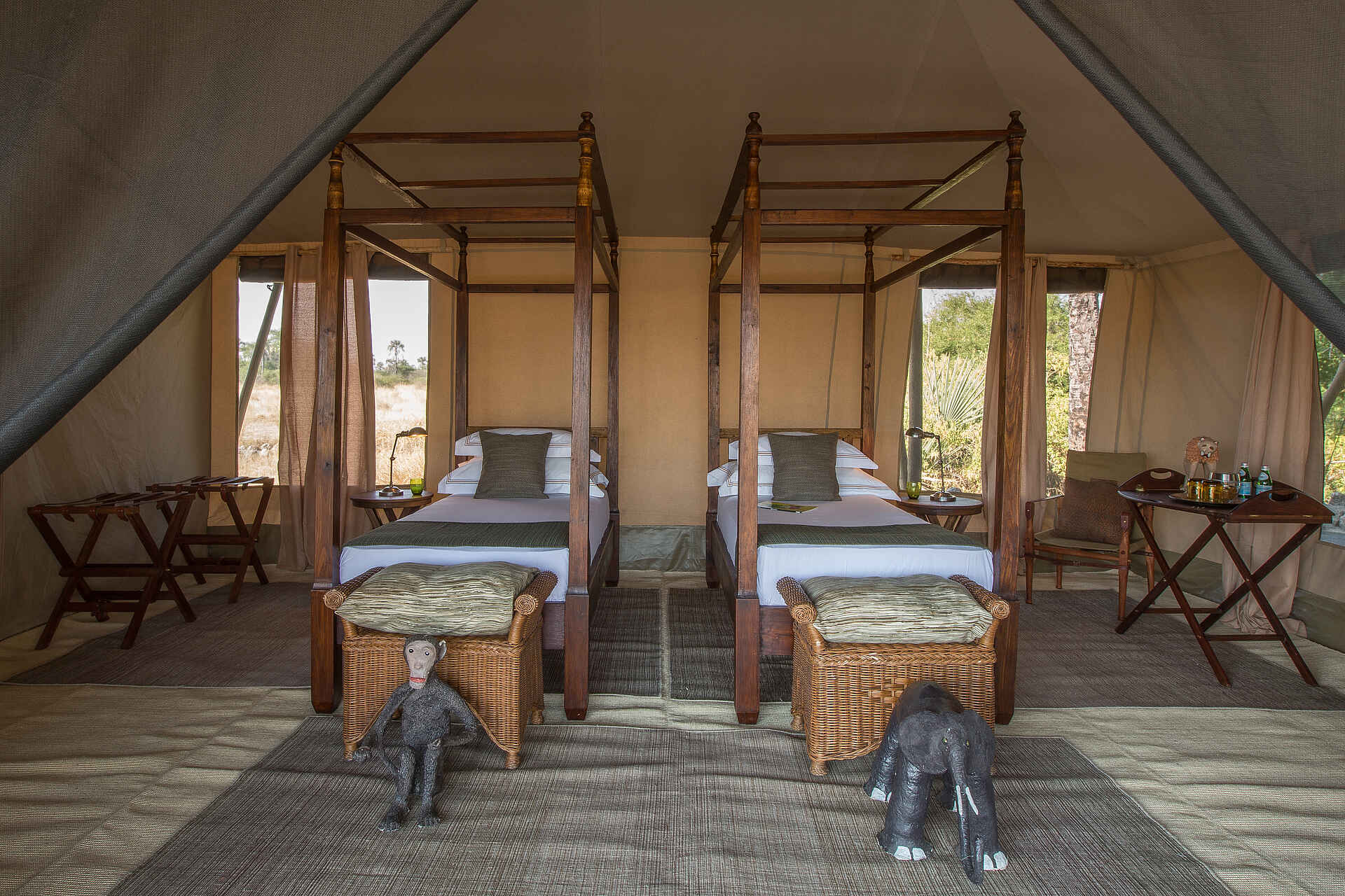 Chem Chem Lodge: Familieneinheit Adam Woodhams, Chemchem Lodge, Lodge, Photos, 5 sterne, afrikarma, arusha airport, auszeichnung, award, ballonsafari, bilder, buchen, buchung, chem chem, chem chem amani spa, chem chem lodge, chem chem reservat, chem chem reserve, elefant, fabia bausch, flamingo, gallerie, game drives, geführte Buschwanderungen, heißluftballon, helikopter, information, informieren, kilimanjaro international airport, kuro airstrip, lake manyara, lake manyara airstrip, leopard, lifewildlife, little chem chem, löwe, luxuriös, luxus, manyara, manyara-see, massage, nachhaltigkeit, nicolas negre, ostufer, pirschfahrten, private concession, private konzession, private reserve, privatreservat, reise, reisen, reiseveranstalter, safari, shop, slow safari, souvenirshop, spa, tansania, tanzania, tarangire, tarangire national park, tarangire nationalpark, urlaub, vollpension, www.afrikarma.de, yoga, bett, betten, einrichtung, familiensuite, family suite, gästeunterkunft, guest building, guest facilities, interieur, schlafen, schlafzimmer, suite, unterkunft