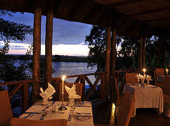 Chobe Marina Lodge: Dinnertime