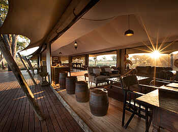 Duba Explorers Camp: Terrasse und Lounge