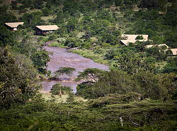 Karen Blixen Camp: Mara River vor dem Camp Karen Blixen Camp: Mara River vor dem Camp