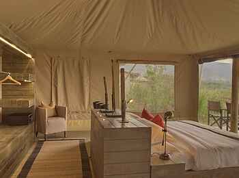 Kichwa Tembo Tented Camp: Doppelbett im Superior-Schlafzimmer Kichwa Tembo Tented Camp: Doppelbett im Superior-Schlafzimmer