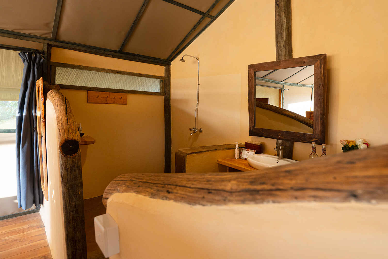 Laikipia Wilderness Palm Camp: Zeltinneres Laikipia Wilderness Palm Camp: Zeltinneres