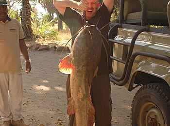 Lake Manze Camp: Dicke Beute beim Angeln Lake Manze Camp: Dicke Beute beim Angeln