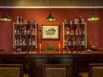 Legendary Lodge: Bar