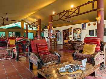 Mbuzi Mawe Serena Camp: Lounge mit Sitzgruppen Mbuzi Mawe Serena Camp: Lounge mit Sitzgruppen