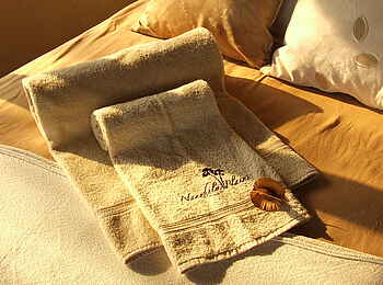 Nanzhila Plains Safari Camp: Handtücher und Kissen Nanzhila Plains Safari Camp: Handtücher und Kissen