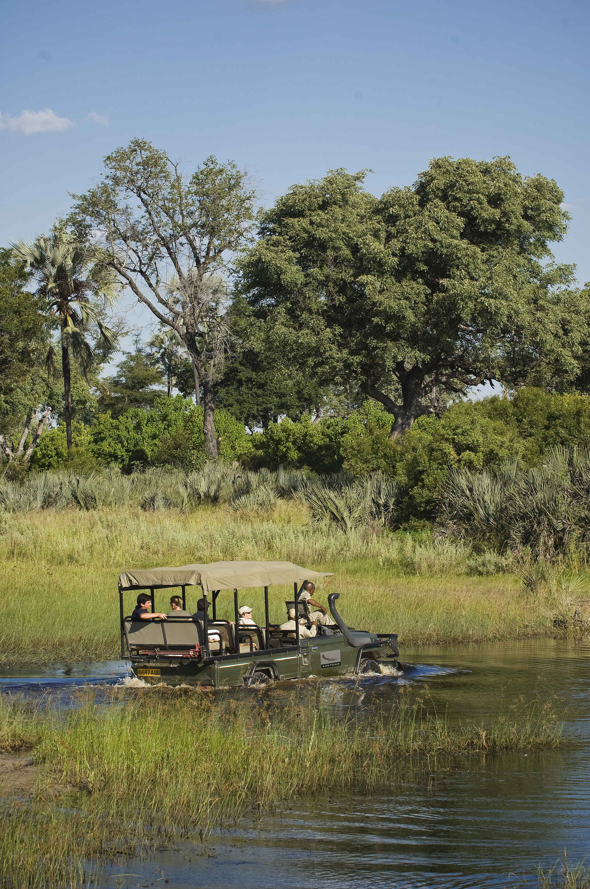 Sandibe Okavango Safari Lodge: Mit dem Auto durch den Fluss
