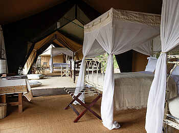 Serian The Original Camp: Family Suite Betten