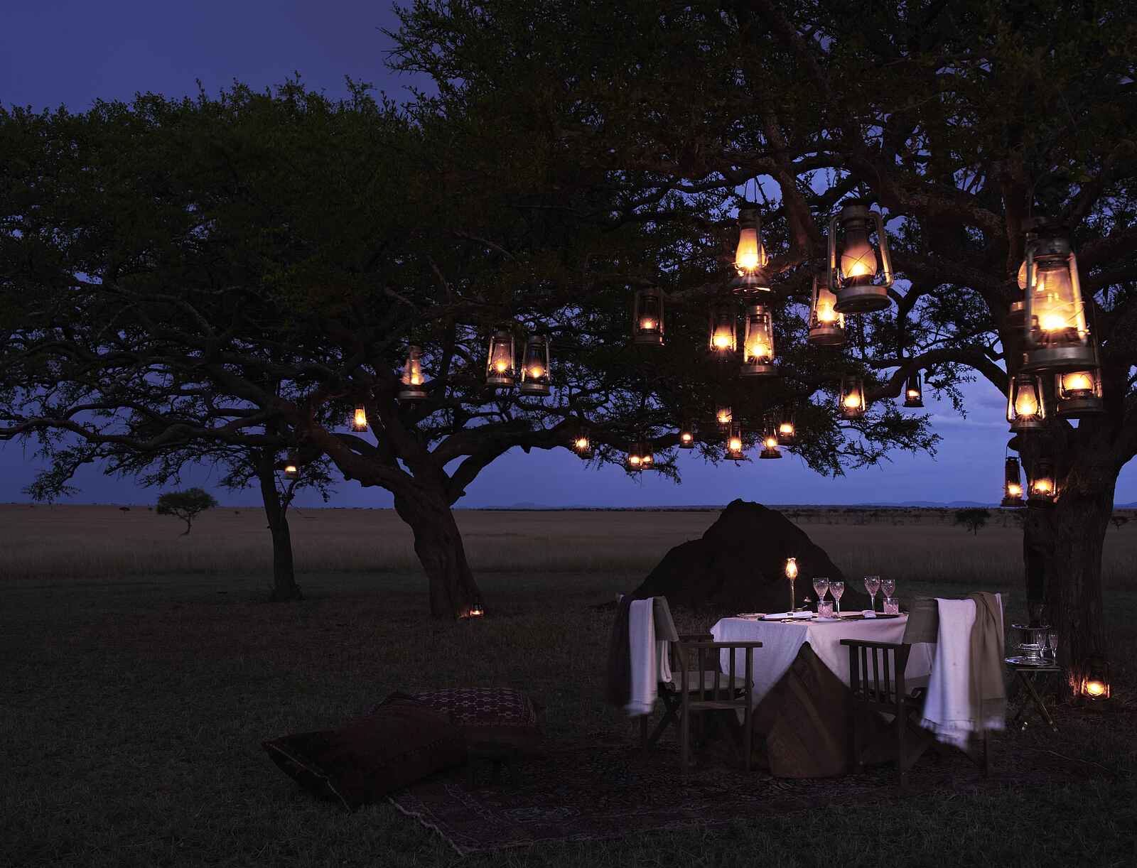 Singita Sabora Tented Camp: Candle Light Dinner für Zwei Singita Sabora Tented Camp: Candle Light Dinner für Zwei