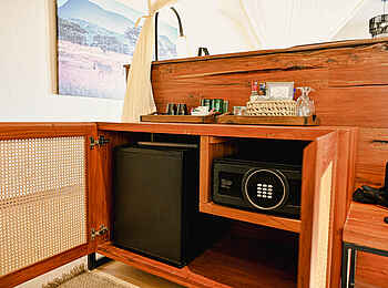 Soroi Samburu Lodge: Minibar und Safe
