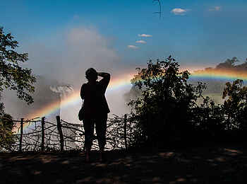 Victoria Falls Hotel: Regenbogen über den Fällen