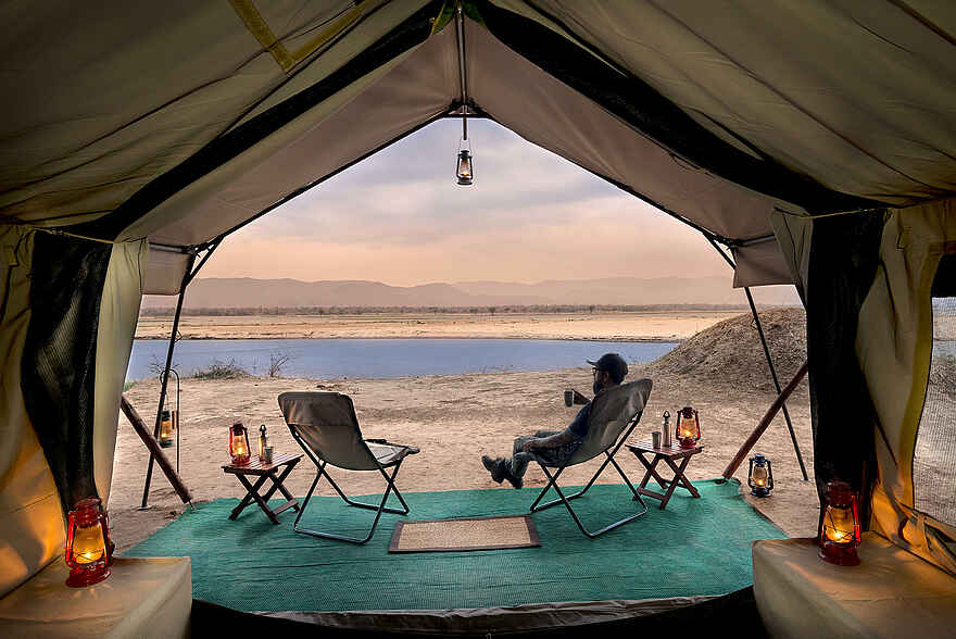 Zambezi Expeditions Camp: Blick vom Zelt auf den Fluß Zambezi Expeditions Camp: Blick vom Zelt auf den Fluß