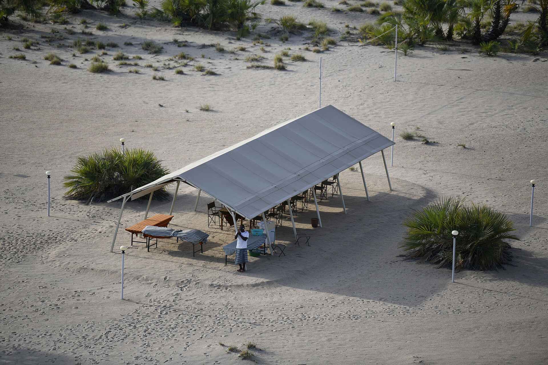 Lobolo Camp: Speisezelt Central Island, Joyce Chianda Scheuerman, Lobolo Camp, Sibiloi National Park, South Island, Suguta Valley, Turkanasee, Turkwel River, Speisezelt, Afrikarma, Afrikarma Safaris, Afrikarma Safaris. Wildnis. Hautnah., Afrikarma.de