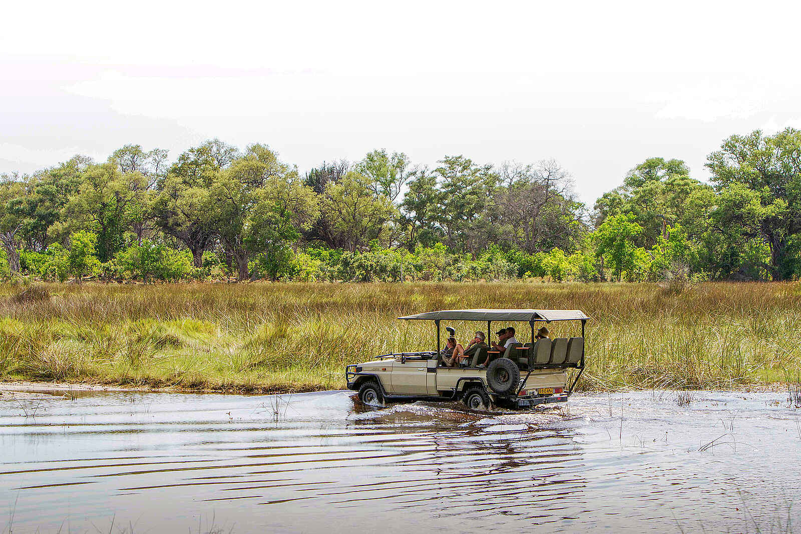 Okavango Guiding School: Mit dem Jeep unterwegs Okavango Guiding School: Mit dem Jeep unterwegs
