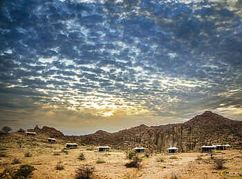 Ozondjou Trails: Dämmerung über dem Camp