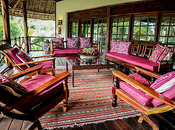 Anna of Zanzibar: Sitzgruppe auf der Terrasse