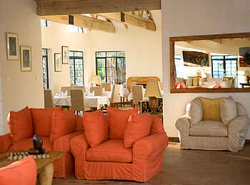 Clouds Mountain Gorilla Lodge: Lounge und Speisesaal