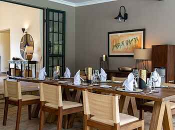 Hamerkop House by Lemala: Esszimmer Hamerkop House by Lemala: Esszimmer