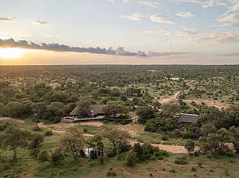Kambaku River Sands: Die Lodge aus der Vogelperspektive Kambaku River Sands: Die Lodge aus der Vogelperspektive