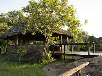 Maweninga Camp: Speisesaal von außen