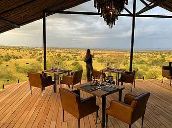 Nimali Mara Camp: Ausblick aus dem Restaurant Nimali Mara Camp: Ausblick aus dem Restaurant