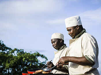 Sanctuary Kichakani Serengeti Camp: Frühstück im Freien Sanctuary Kichakani Serengeti Camp: Frühstück im Freien