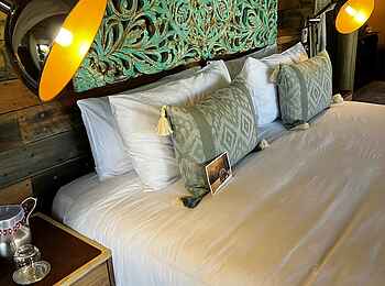 Sitatunga Private Island Camp: Ein Doppelbett