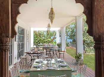 Latitude 0: Speisetische im Freien Latitude 0: Speisetische im Freien