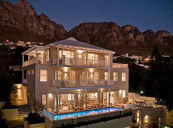 Sea Five Boutique Hotel: Beleuchtetes Haus Sea Five Boutique Hotel: Beleuchtetes Haus