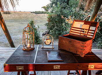 Selinda Camp: Sekretär