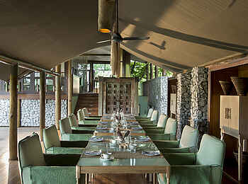 &Beyond Ngala Tented Camp: Lange Tafel