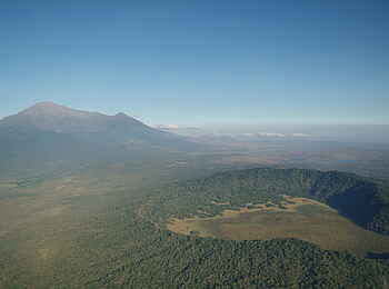 Hatari Lodge: Ngurdoto-Krater von oben
