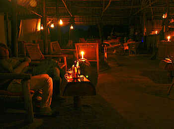 Lake Manze Camp: Es wird Nacht Lake Manze Camp: Es wird Nacht