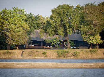 Luangwa River Camp: Blick aufs Camp Luangwa River Camp: Blick aufs Camp