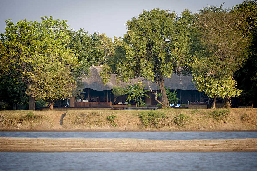 Luangwa River Camp: Blick aufs Camp Luangwa River Camp: Blick aufs Camp