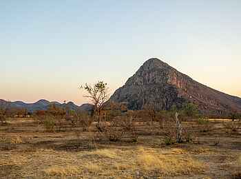 Nxamaseri Island Lodge: Umgebung der Tsodilo Hills Nxamaseri Island Lodge: Umgebung der Tsodilo Hills