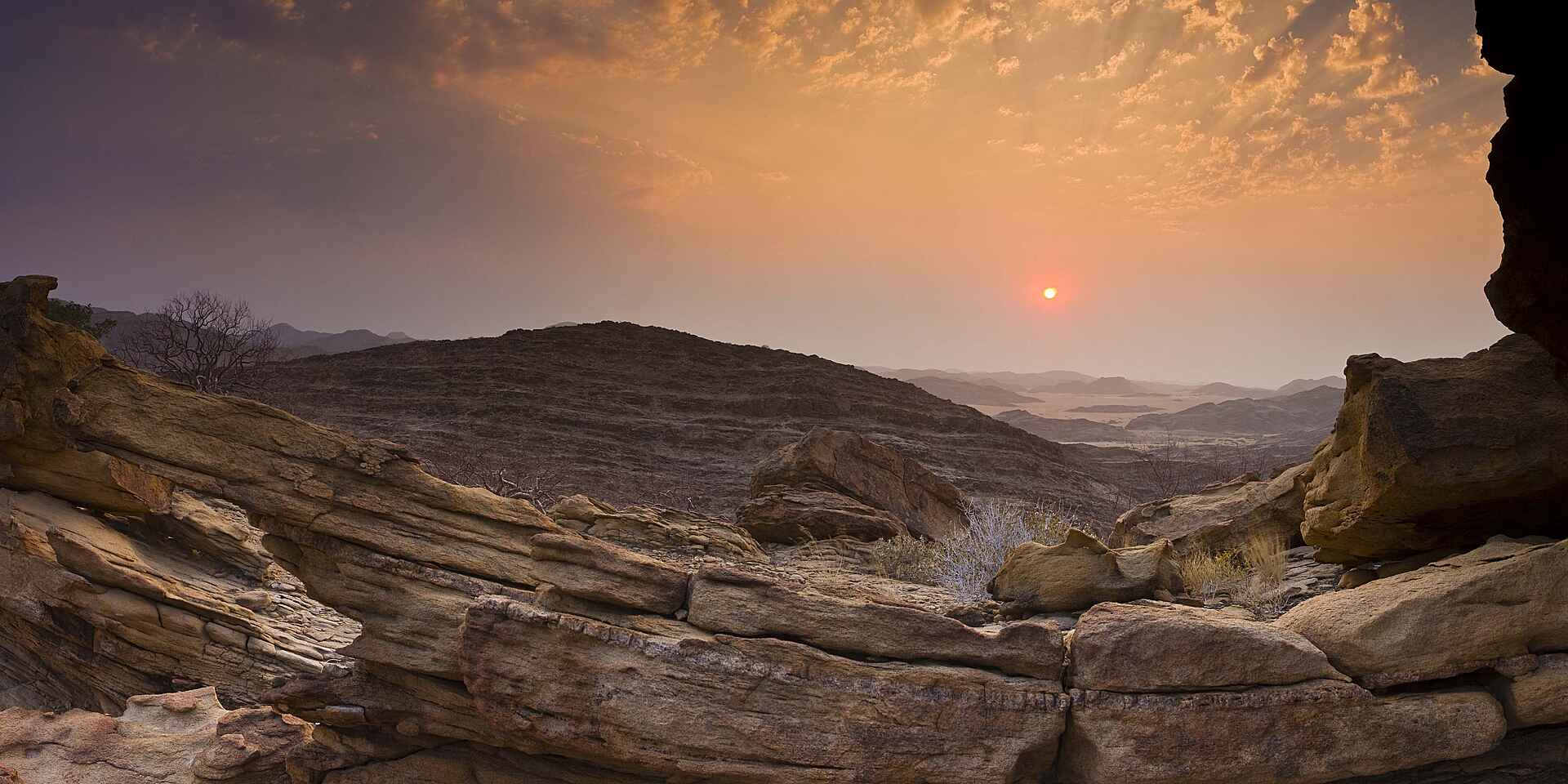 Abgeschiedenheit, afrikarma, afrikarma.de, buchen, Damaraland, Entspannung, Erholung, Fly In, Himba, Himba Dorf, Himba-Stamm, Information, Kultur, Kunene, Kunene Region, Kunene River, Marienfluss, Marienfluss Region, Namibe, Namibia, Nordnamibia, Nordwestnamibia, Okahirongo, Okahirongo Lodges and Camps, Okahirongo River Camp, Otupambua, Otupambua Stromschnellen, Privatsphäre, Reise, Reisen, Reiseveranstalter, River Camp, Ruhe, Safari, südliches Afrika, Urlaub, www.afrikarma.de, Fotografie, Landschaft