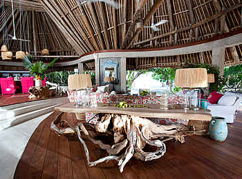 Vamizi Island: Tisch in der Casamina Lounge
