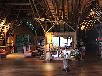 Lemala Wildwaters Lodge: Hotel Lounge Lemala Wildwaters Lodge: Hotel Lounge