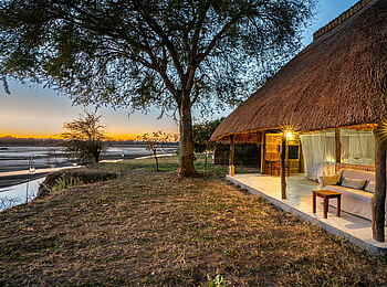 Time + Tide Kakuli: Das Chalet in der Abenddämmerung Time + Tide Kakuli: Das Chalet in der Abenddämmerung