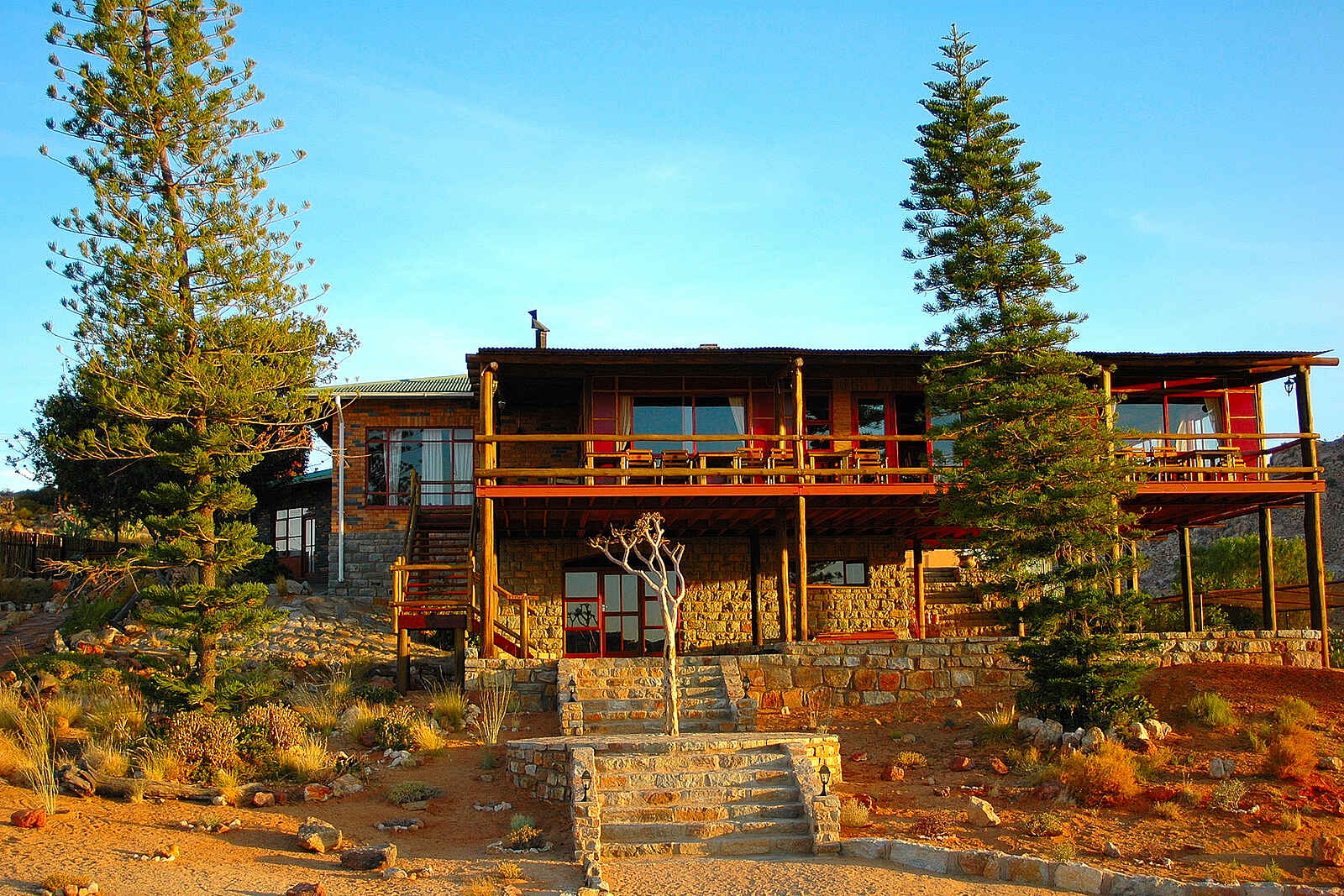 Desert Horse Inn: Haupthaus mit 24 stilvoll eingerichteten Doppelzimmern Desert Horse Inn: Haupthaus mit 24 stilvoll eingerichteten Doppelzimmern