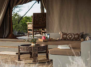 Lewa Safari Camp: Loungeecke außen