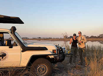 Luiana Plains Expedition Camp: Sundowner während Safari